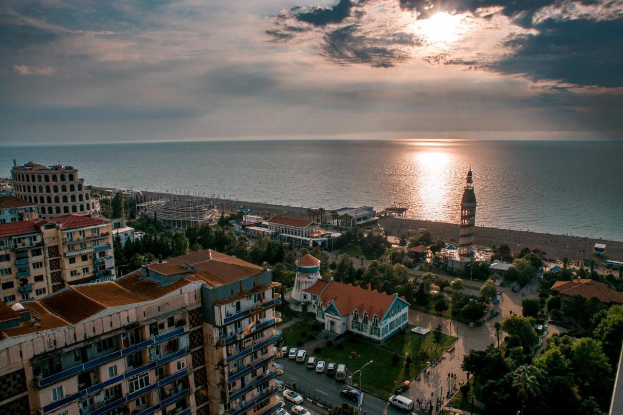 Orbi City - Aparthotel Near The Beach Batumi Exteriör bild
