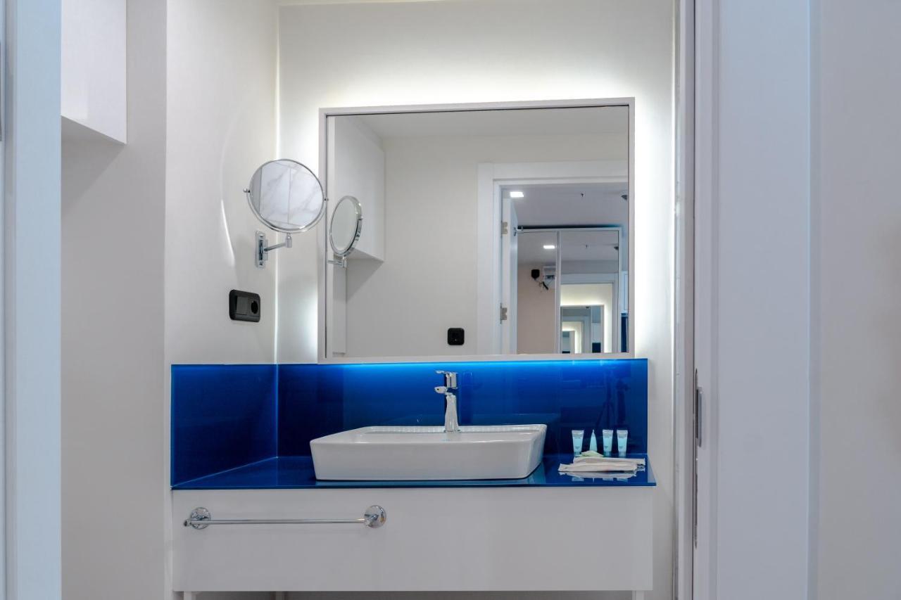 Orbi City - Aparthotel Near The Beach Batumi Exteriör bild